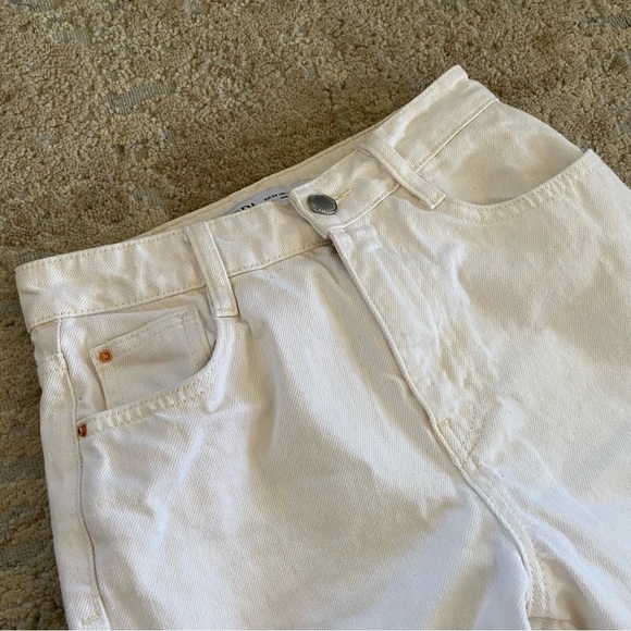 Zara Straight Leg Raw Ripped Hem White High Waisted Mom Jeans: 2 - Picture 2 of 9